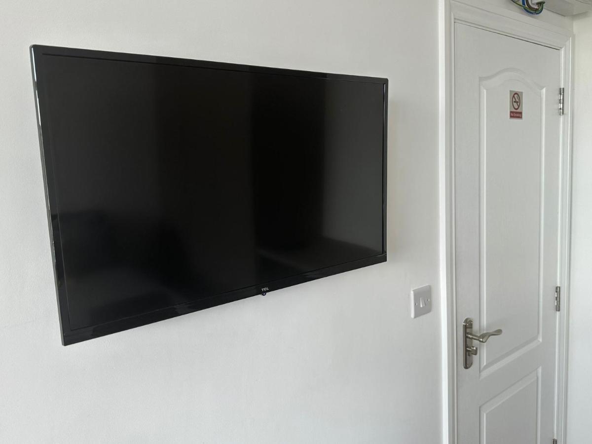 הנדון Sunny Modern, Private Apartment,15 Mins To Central London מראה חיצוני תמונה