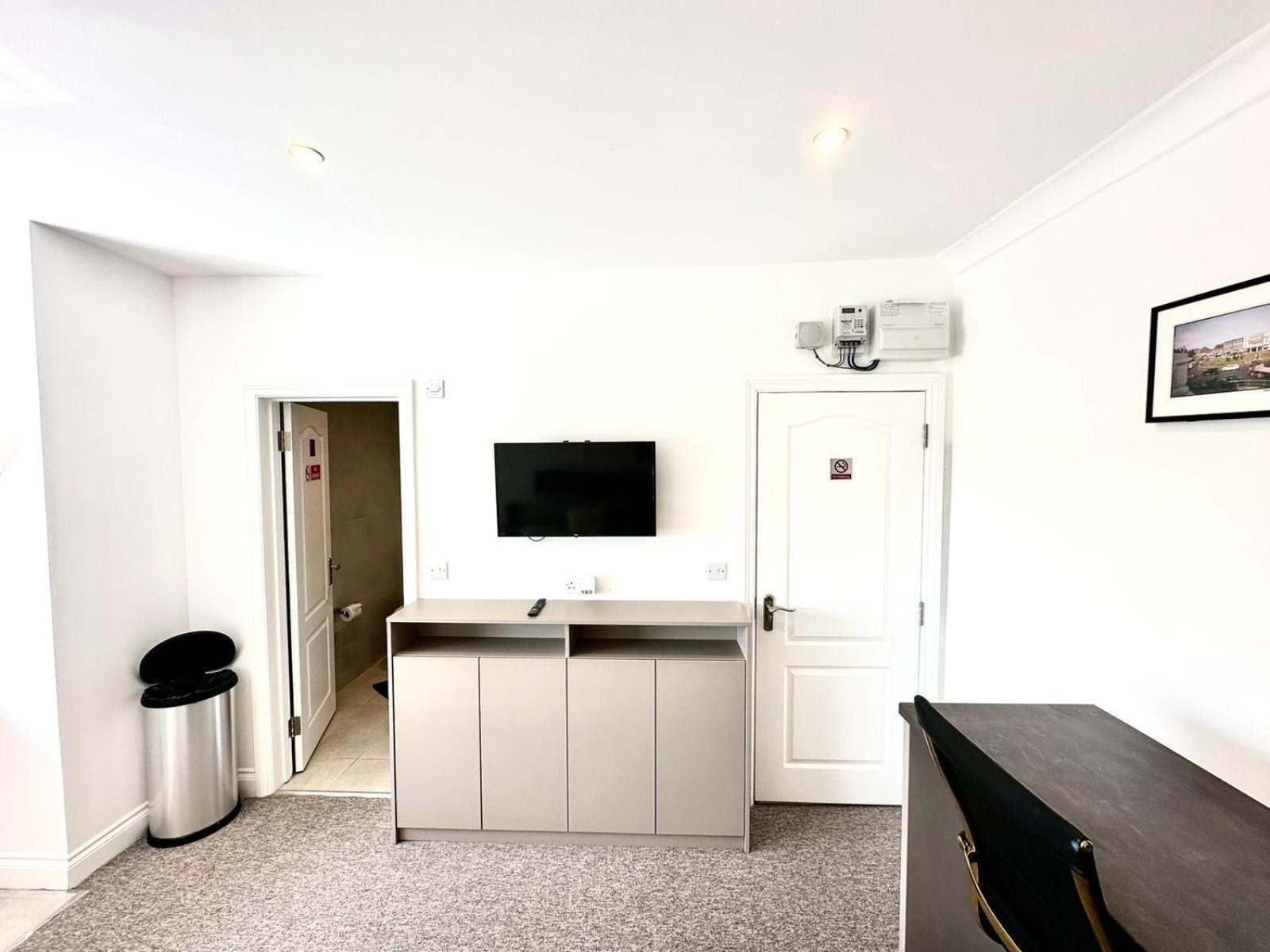 הנדון Sunny Modern, Private Apartment,15 Mins To Central London מראה חיצוני תמונה